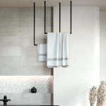 siyah-havluluk-metal-tavan-tipi-banyo-havluluk